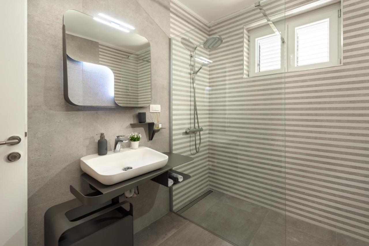 Villa Roko- The Spacious Luxury Trogir Extérieur photo