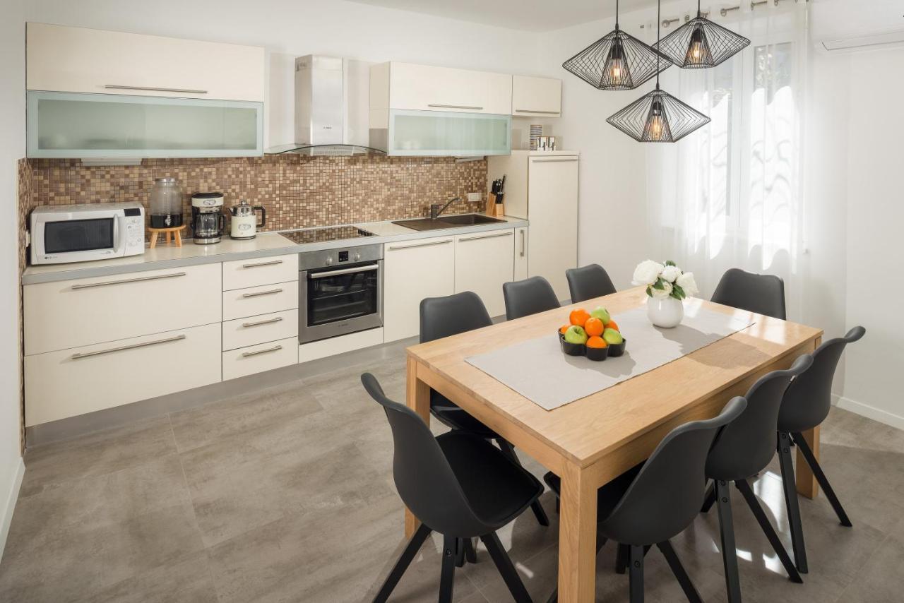 Villa Roko- The Spacious Luxury Trogir Extérieur photo